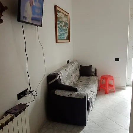Casa Albarosa, 10 Min Walk Train Station, Free Parking. דירה *