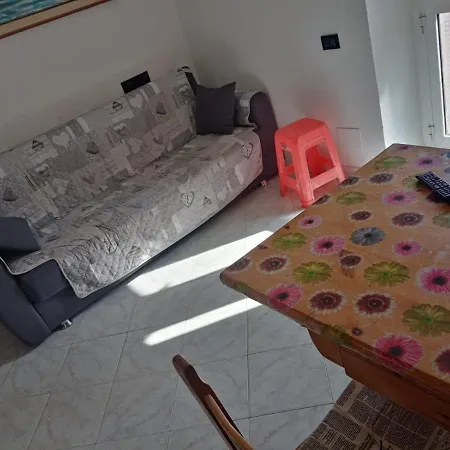 Casa Albarosa, 10 Min Walk Train Station, Free Parking. דירה לה ספציה