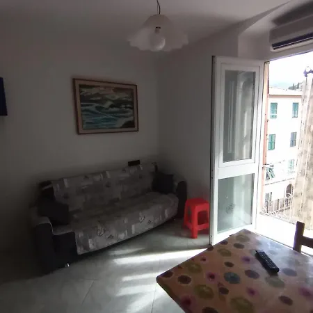 Casa Albarosa, 10 Min Walk Train Station, Free Parking. דירה לה ספציה