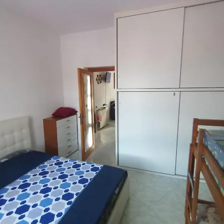 Casa Albarosa, 10 Min Walk Train Station, Free Parking. דירה