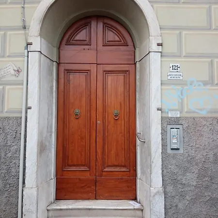 Апартаменты Casa Albarosa, 10 Min Walk Train Station, Free Parking. *