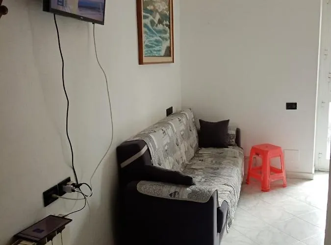 Casa Albarosa, 10 Min Walk Train Station, Free Parking. 아파트 *