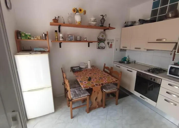 Casa Albarosa, 10 Min Walk Train Station, Free Parking. 아파트 라스페치아
