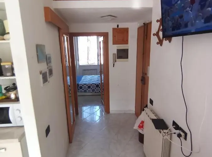 Casa Albarosa, 10 Min Walk Train Station, Free Parking. 아파트 *