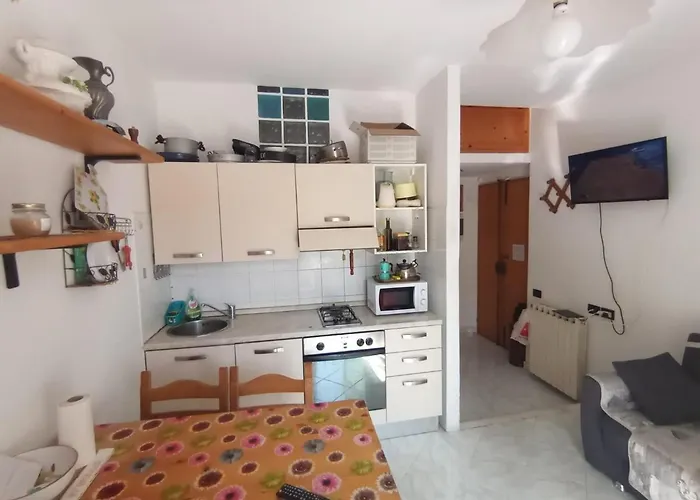 아파트 Casa Albarosa, 10 Min Walk Train Station, Free Parking. *